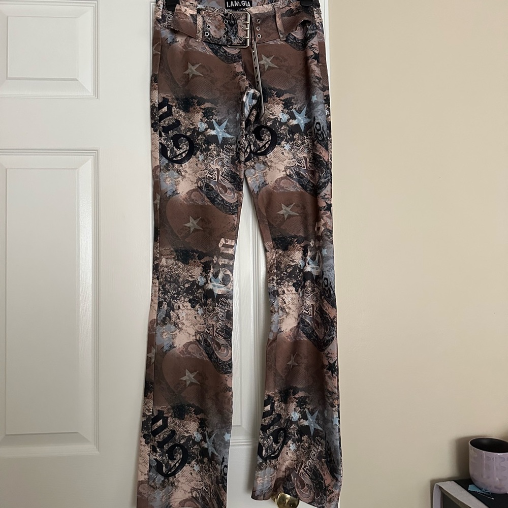 Pants with designs cute for any time of the year! Fits like a 4
